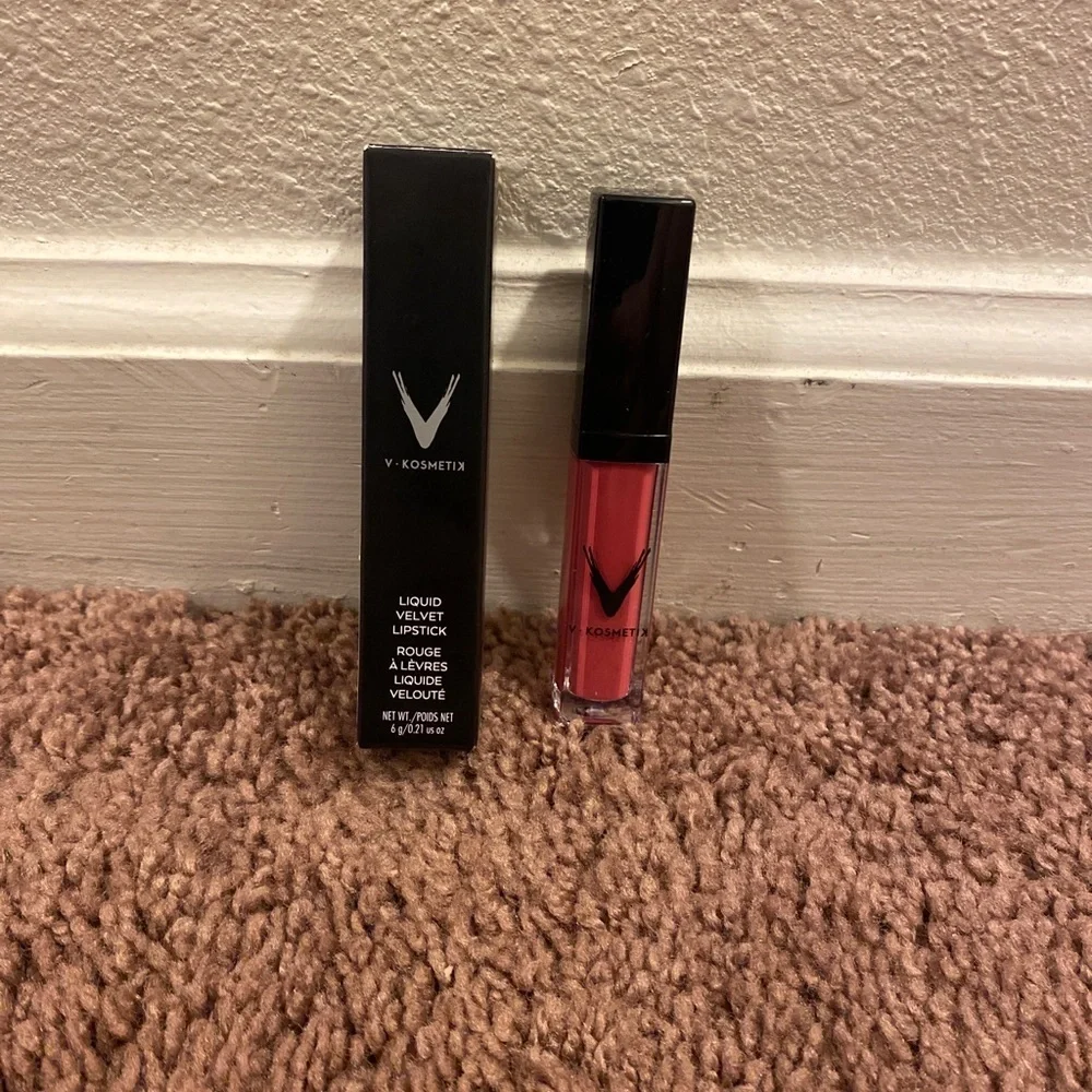 V Kosmetik Liquid Velvet Lipstick Bubbly Full Size 0.21 oz Pink NEW